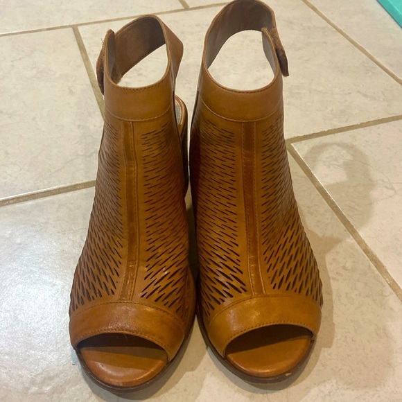 Vince Camuto Shoes - Vince Camuto, Perp toe booty sandals